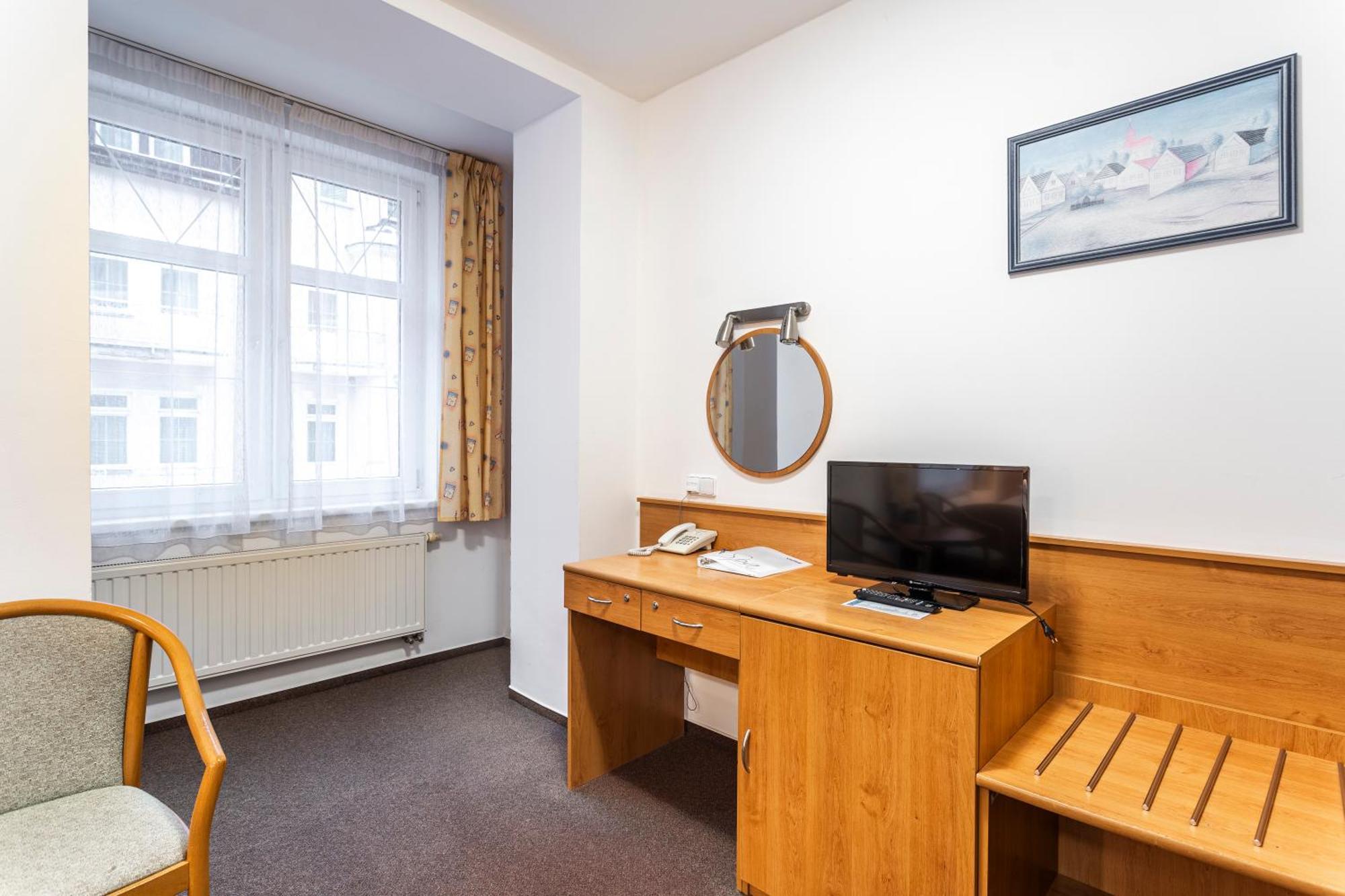 Hotel Luzice Яхимов Экстерьер фото