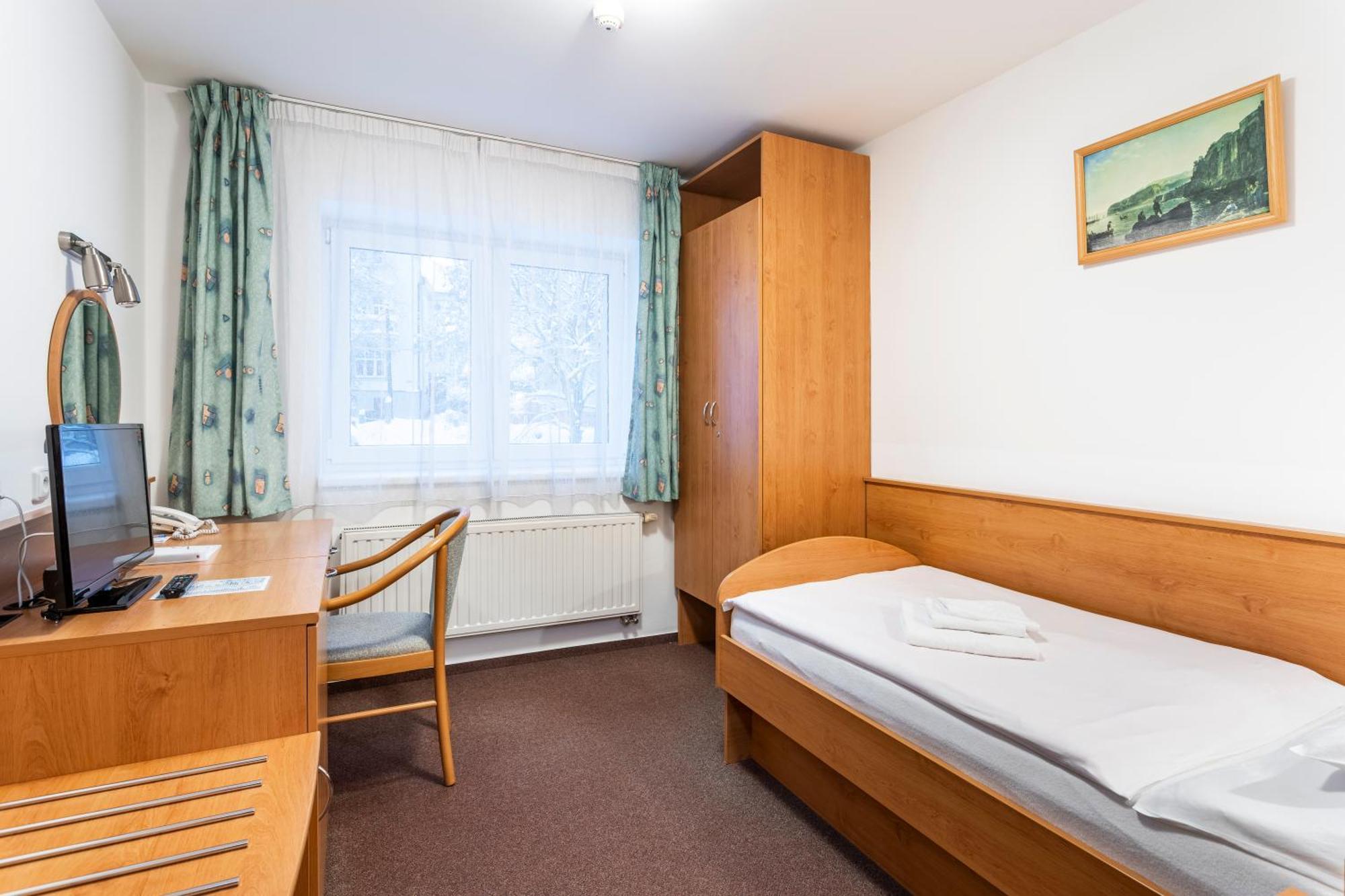 Hotel Luzice Яхимов Экстерьер фото