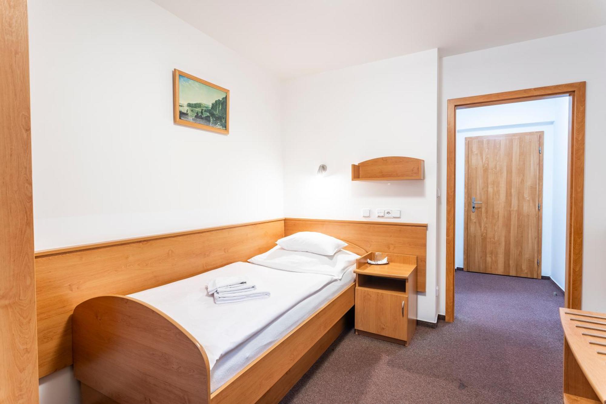 Hotel Luzice Яхимов Экстерьер фото