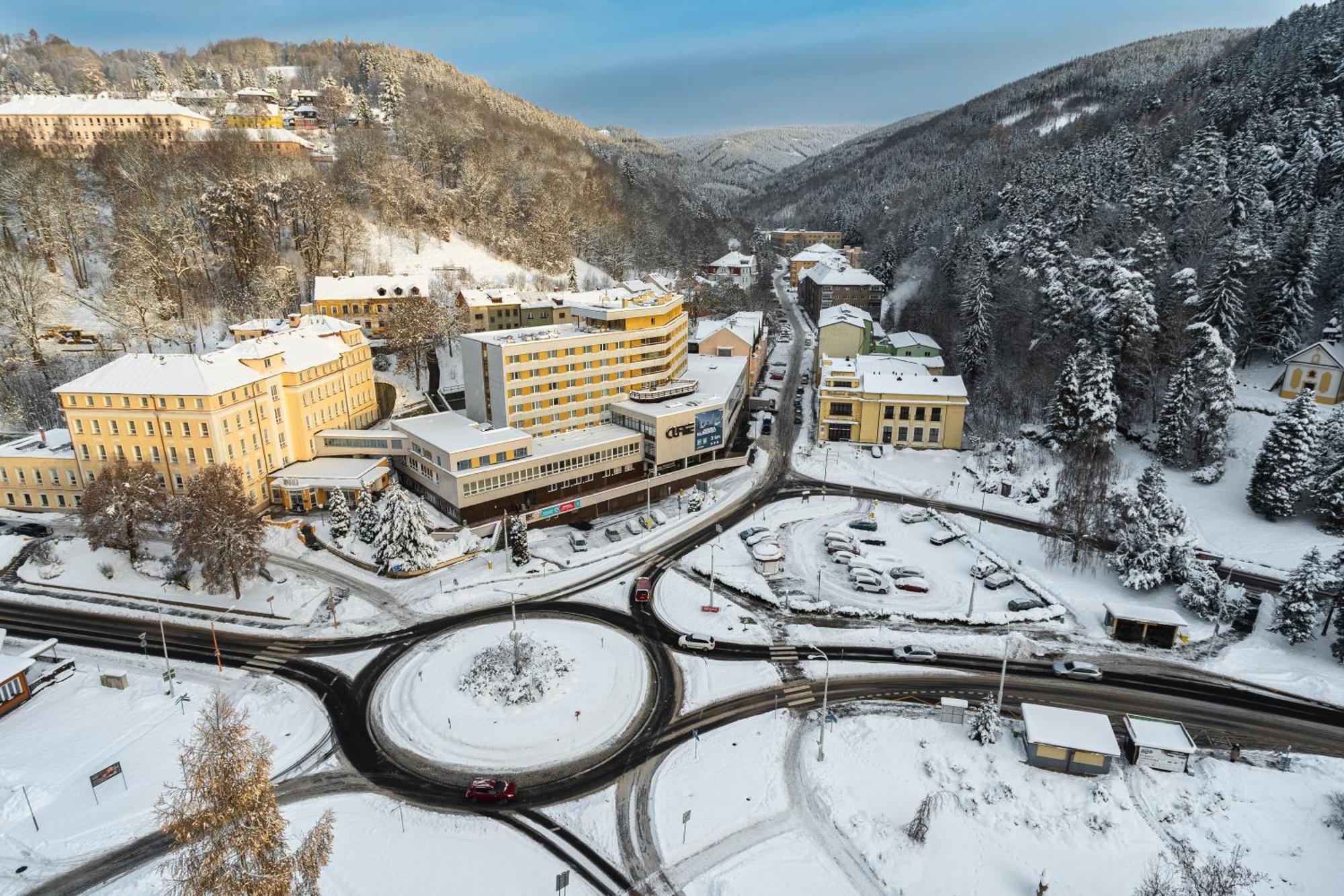 Hotel Luzice Яхимов Экстерьер фото