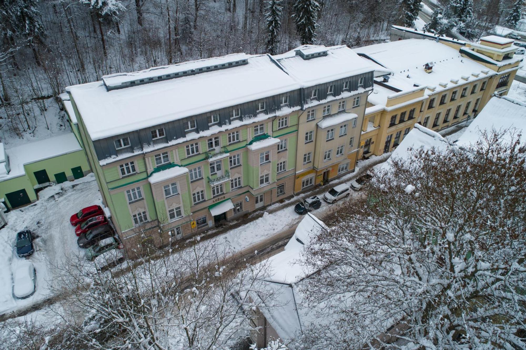 Hotel Luzice Яхимов Экстерьер фото